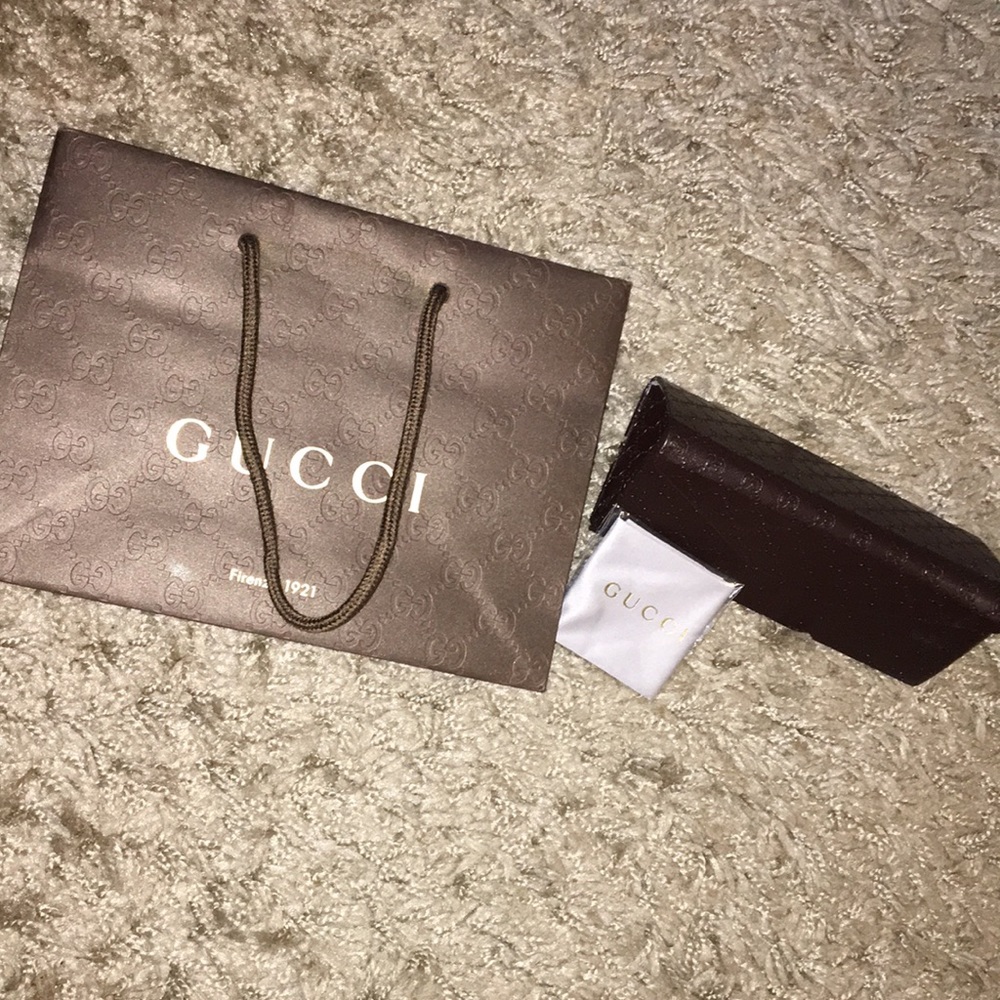 Authentic Gucci shopping bag, glasses box& cloth